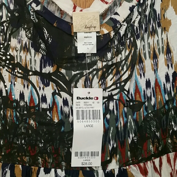 Abstract Aztek Print top from Buckle - Picture 3 of 5